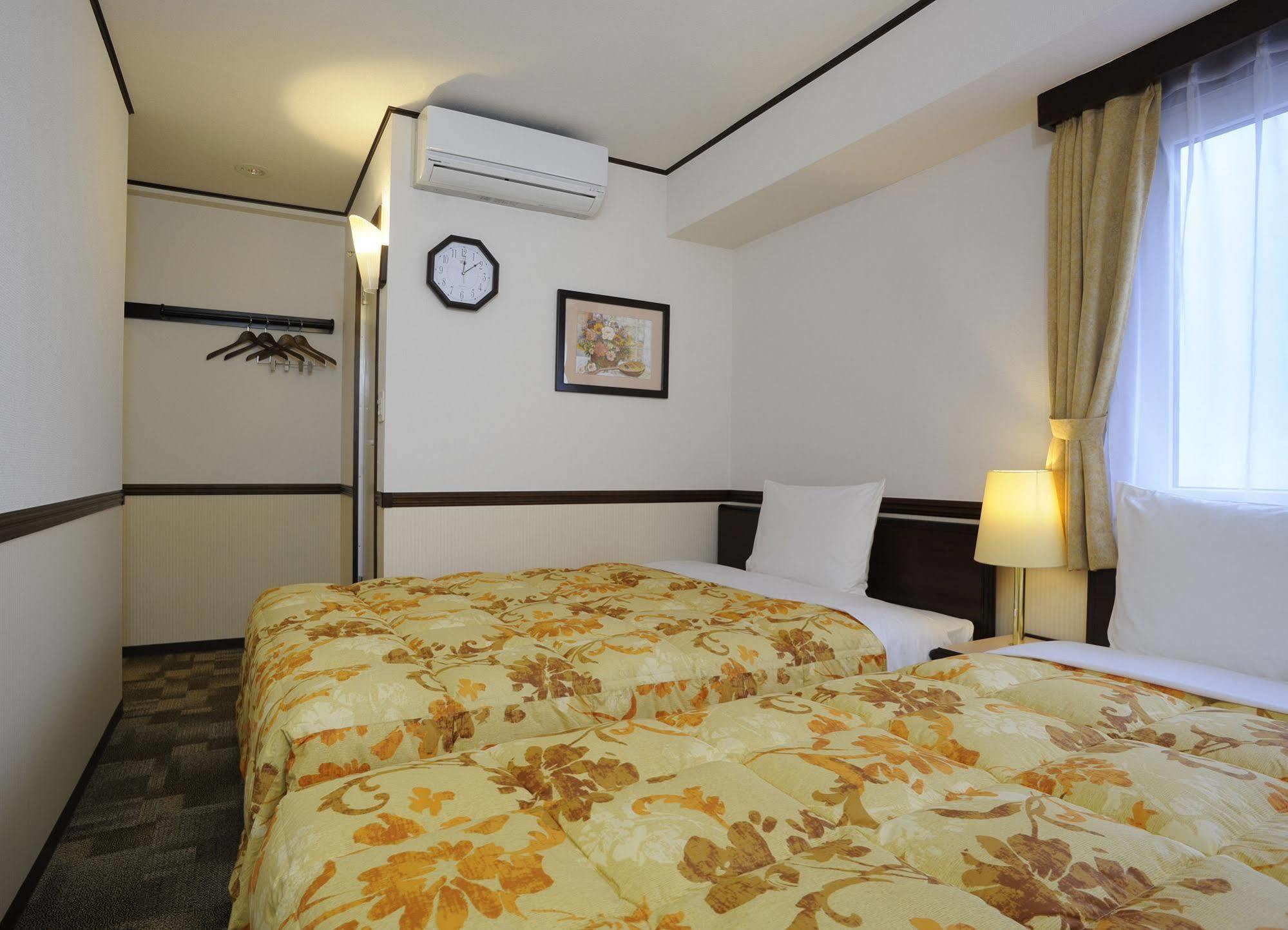 Toyoko Inn Takasaki Eki Nishi Guchi No 2 Exterior foto